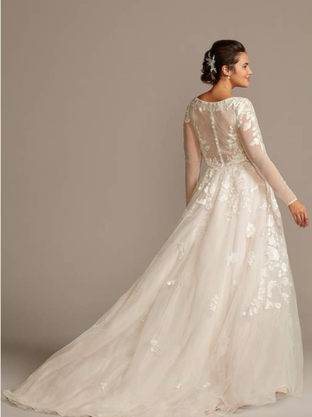 Long Sleeve Plunging Plus Size Wedding Dress
STYLE# AI26310073 David’s Bridal - Picture 3 of 7